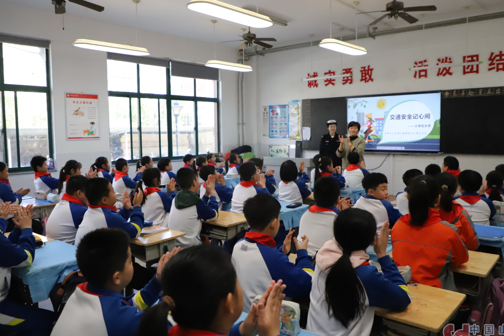 淄博博山：安全出行無小事 交警課堂進(jìn)校園
